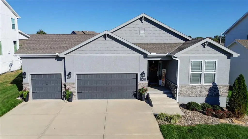 829 SW Haverford RD, Lee's Summit, MO 64081