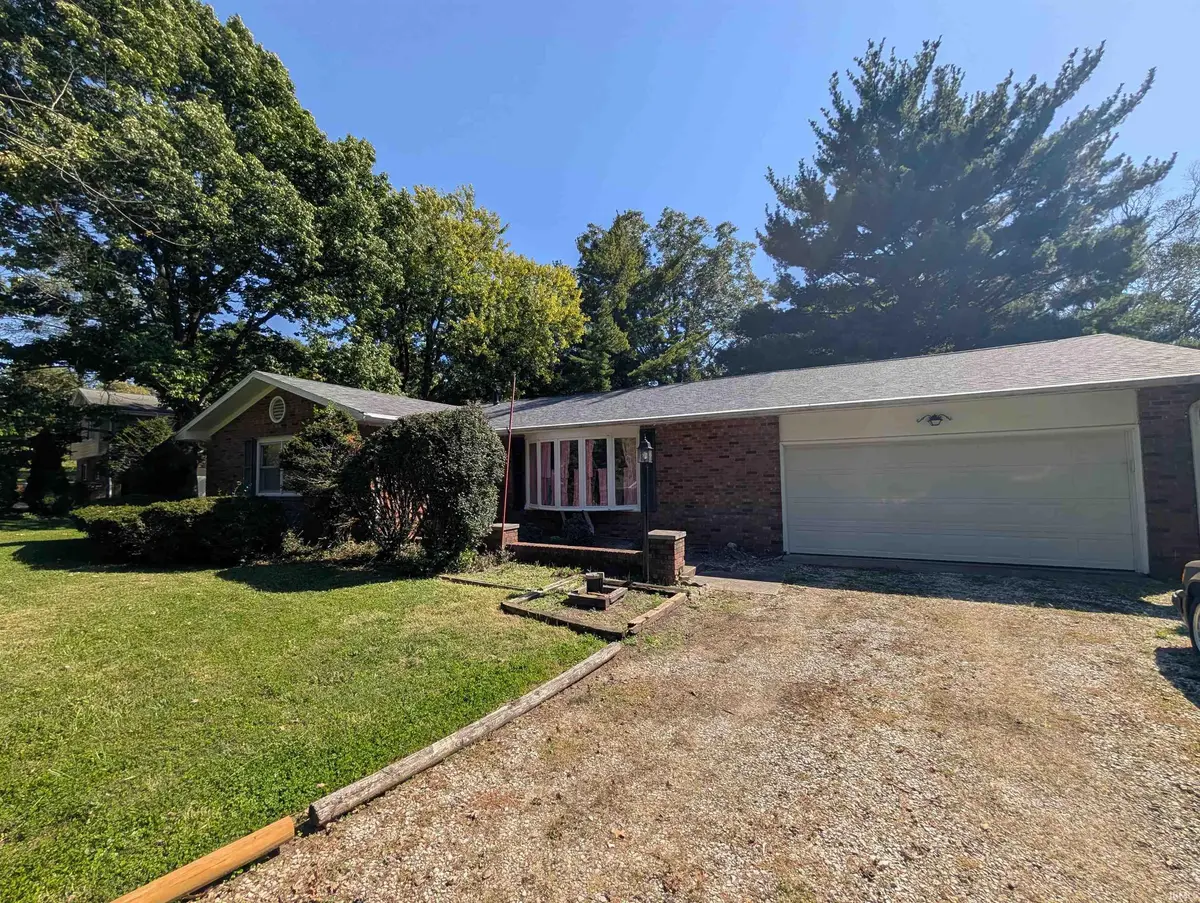 1114 N Summit DR, Vincennes, IN 47591
