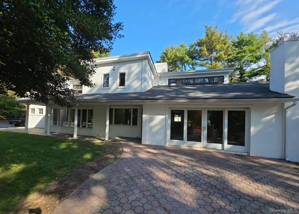 549 Woodbury RD, Cold Spring Harbor, NY 11724