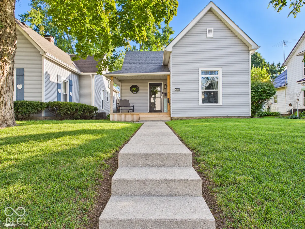 921 W 4th ST, Anderson, IN 46016