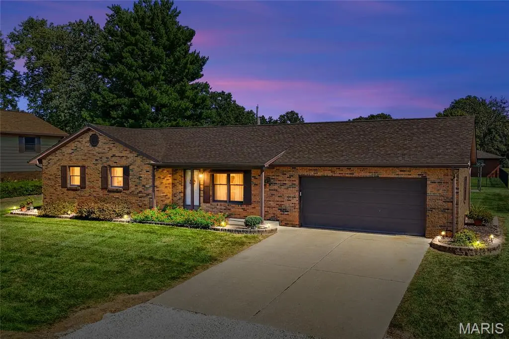 2 Carol DR, Waterloo, IL 62298