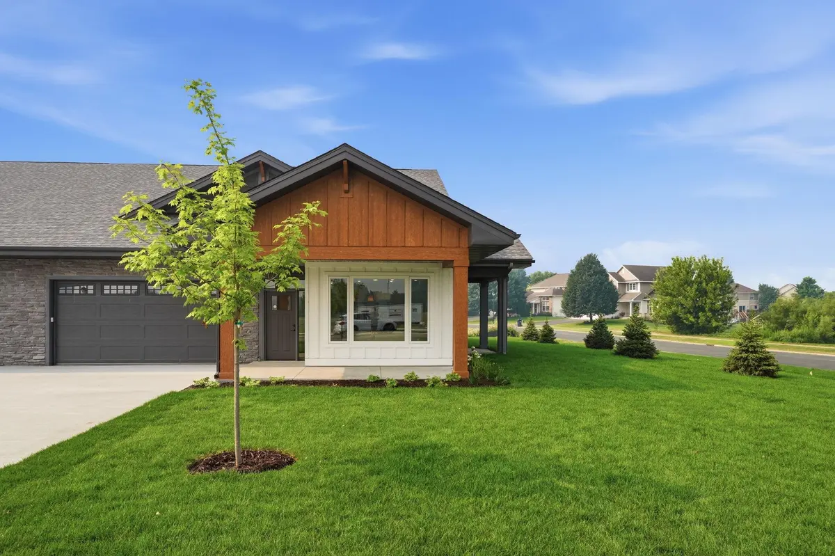 16327 Esprit CT, Lakeville, MN 55044