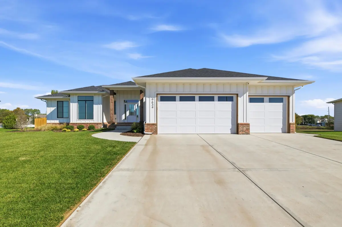 9634 W Cedar Ln, Maize, KS 67101