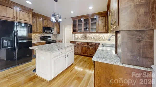 2221 Carriage LN, Lincolnton, NC 28092