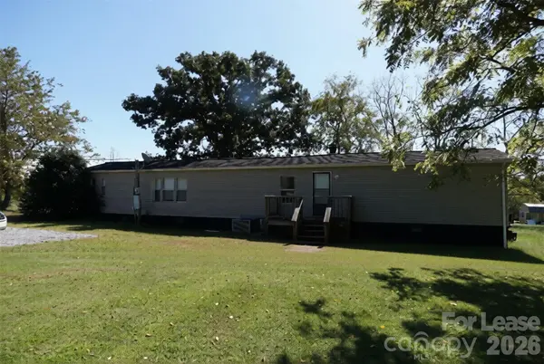 2689 Robinson RD, Newton, NC 28658