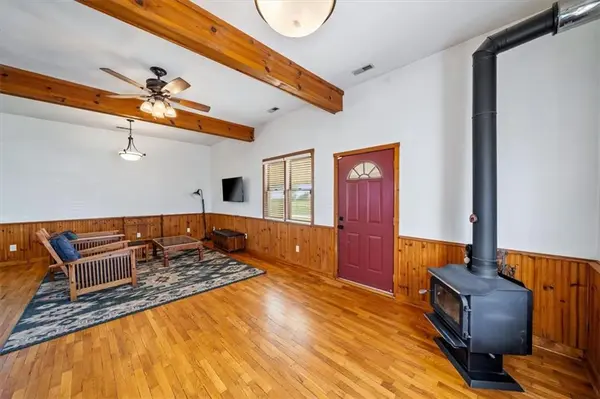 102 N 1st RD, Overbrook, KS 66524