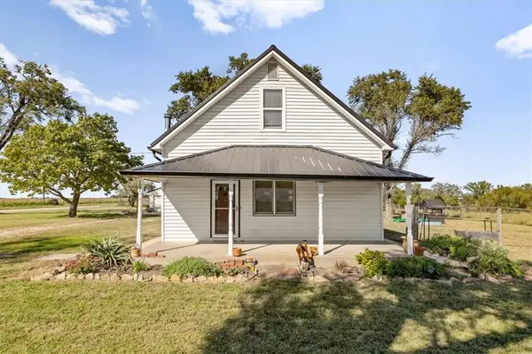 102 N 1st RD, Overbrook, KS 66524