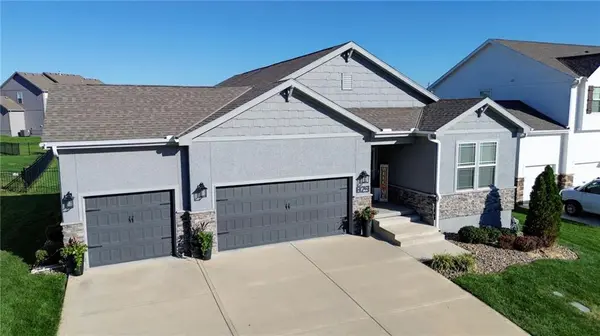 829 SW Haverford RD, Lee's Summit, MO 64081