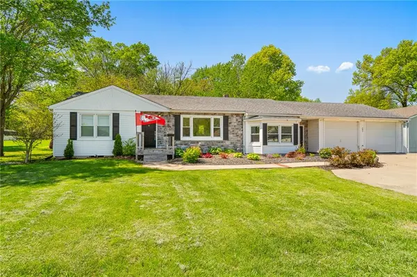 107 S Johnson DR, Odessa, MO 64076