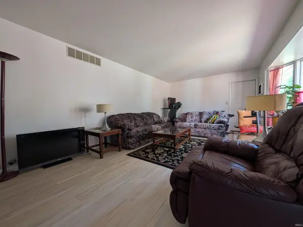 1114 N Summit DR, Vincennes, IN 47591