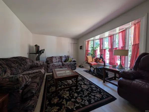1114 N Summit DR, Vincennes, IN 47591