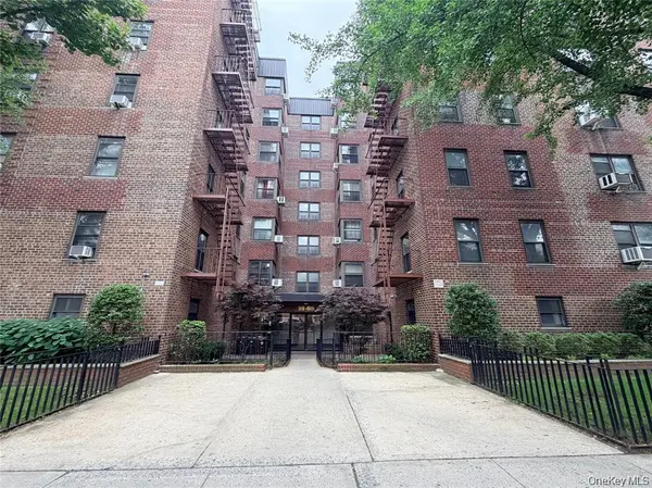91-08 32 AVE #E308, East Elmhurst, NY 11369