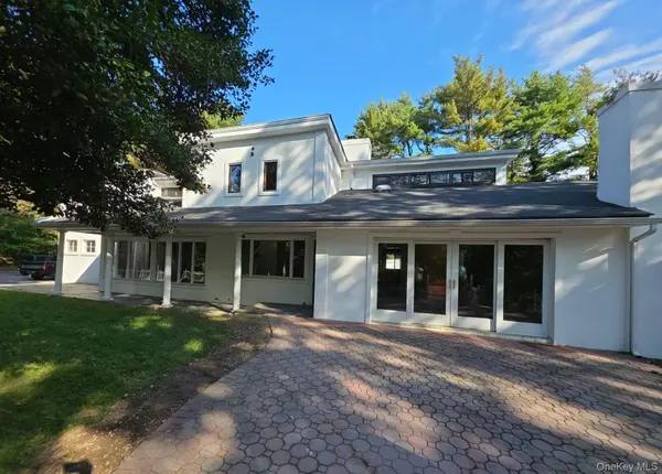 549 Woodbury RD, Cold Spring Harbor, NY 11724