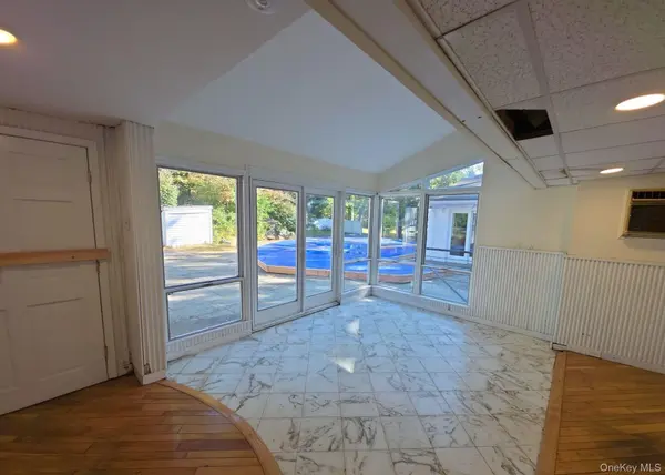 549 Woodbury RD, Cold Spring Harbor, NY 11724