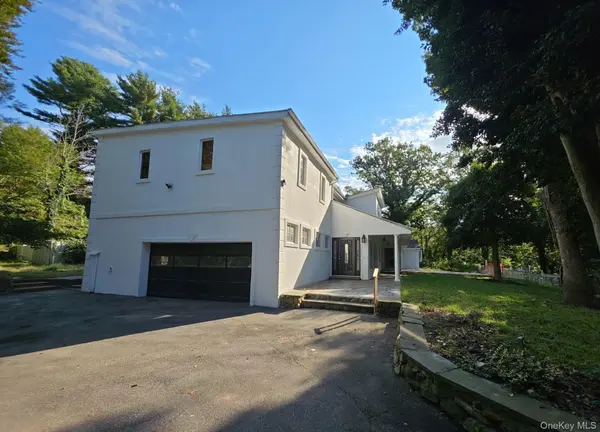 549 Woodbury RD, Cold Spring Harbor, NY 11724