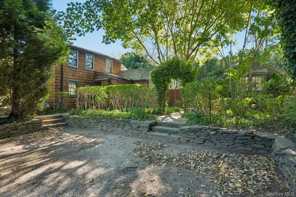 48 Accabonac RD, East Hampton, NY 11937