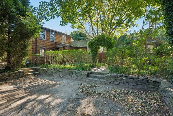 48 Accabonac RD, East Hampton, NY 11937