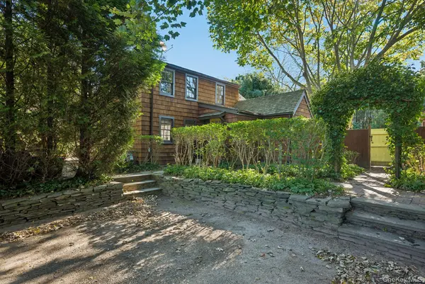 48 Accabonac RD, East Hampton, NY 11937