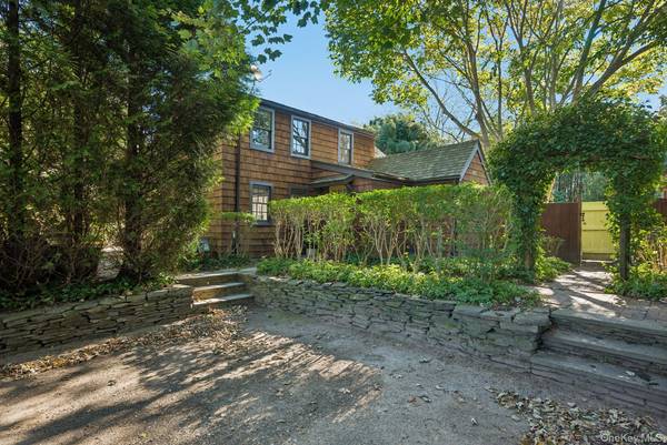 48 Accabonac RD, East Hampton, NY 11937