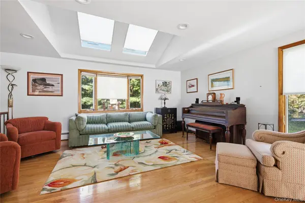 1 High HL, East Setauket, NY 11733