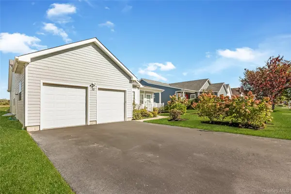 32 Tyler DR, Riverhead, NY 11901