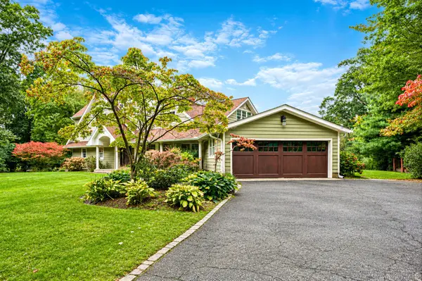 57 Hearthstone DR, Dix Hills, NY 11746