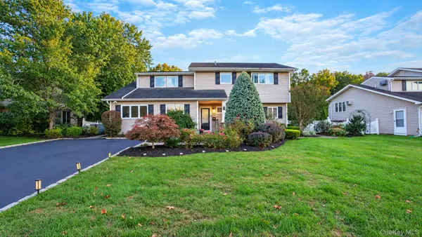 26 Glen LN, Kings Park, NY 11754
