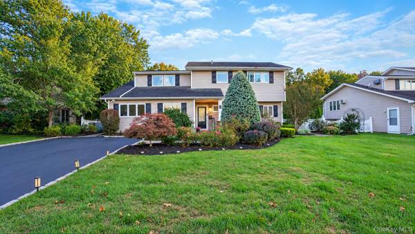 26 Glen LN, Kings Park, NY 11754