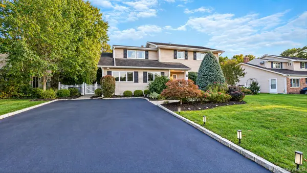 26 Glen LN, Kings Park, NY 11754