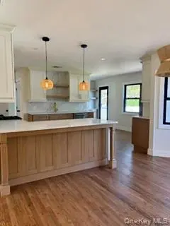 93 Eaton LN, West Islip, NY 11795