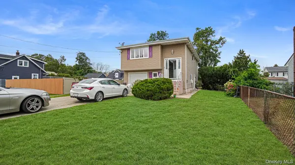 12 Garden ST #2nd flr, Bay Shore, NY 11706