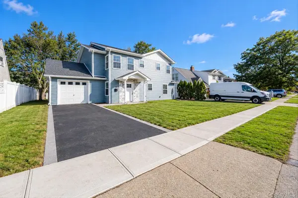110 Bayberry LN, Levittown, NY 11756