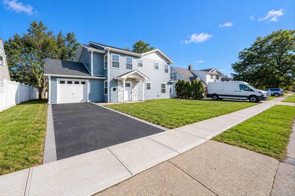 110 Bayberry LN, Levittown, NY 11756