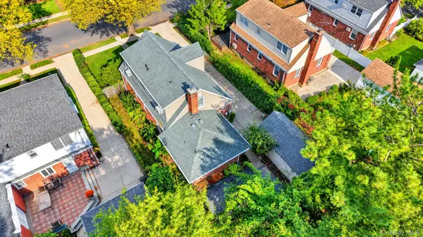 135 Sperry BLVD, New Hyde Park, NY 11040