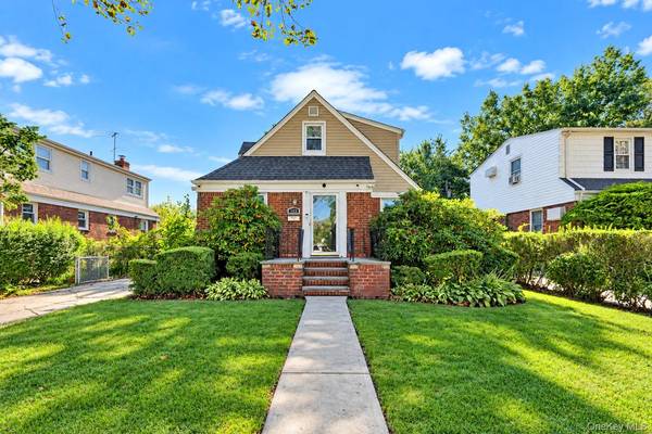 135 Sperry BLVD, New Hyde Park, NY 11040
