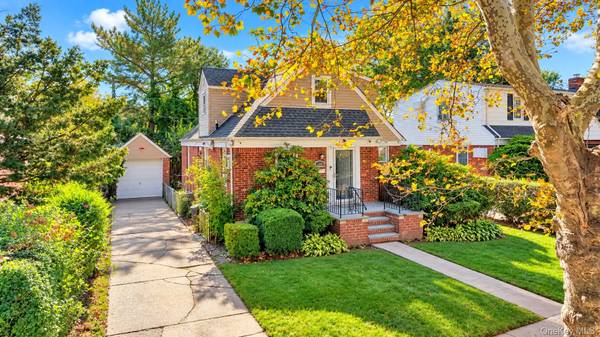 135 Sperry BLVD, New Hyde Park, NY 11040