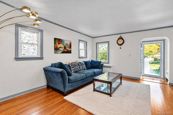 135 Sperry BLVD, New Hyde Park, NY 11040