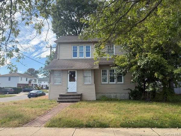 186 Rockaway Pkwy, Valley Stream, NY 11580
