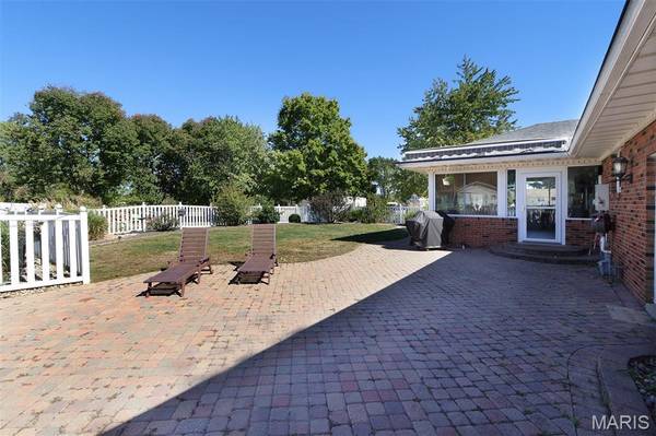 239 N 13th ST, Breese, IL 62230