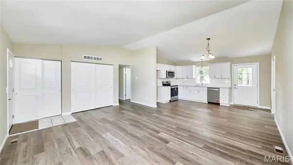 408 Raymond DR, O'fallon, MO 63366