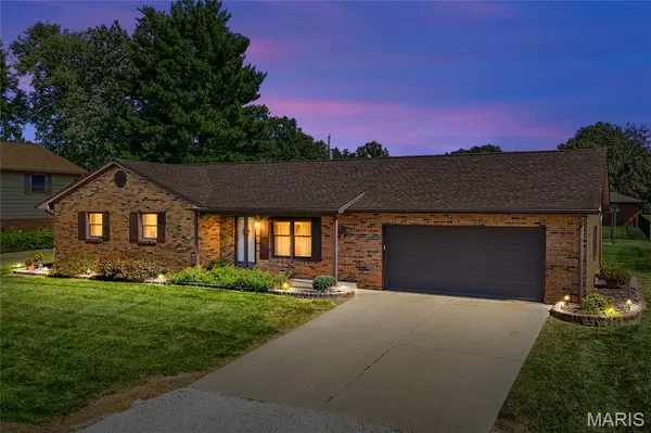2 Carol DR, Waterloo, IL 62298