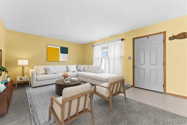 2 Carol DR, Waterloo, IL 62298