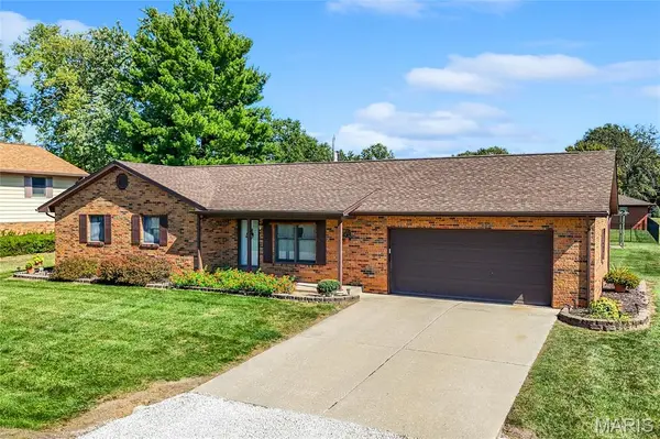 2 Carol DR, Waterloo, IL 62298