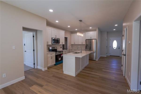 20 Butterfield DR, Farmington, MO 63640