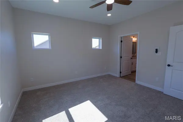 20 Butterfield DR, Farmington, MO 63640