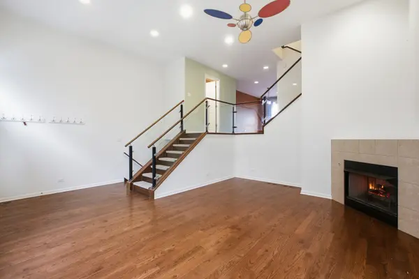 820 W 36th ST #2, Chicago, IL 60609