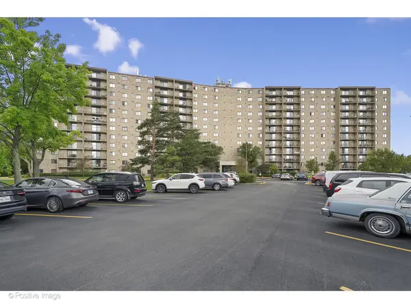 6340 Americana DR #911, Willowbrook, IL 60527