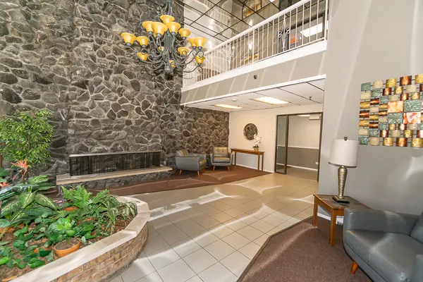 235 N Mill RD #313B, Addison, IL 60101