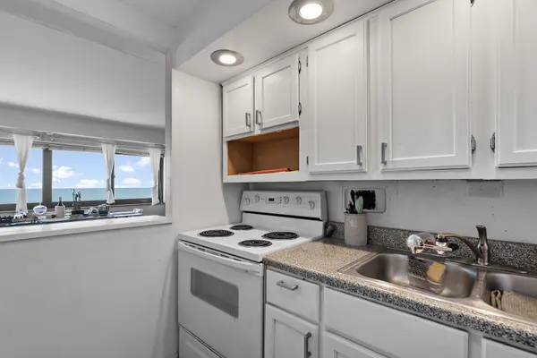 7337 S South Shore DR #1419, Chicago, IL 60649