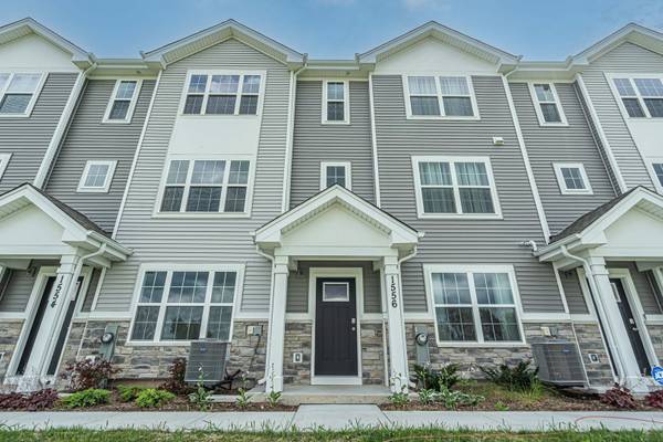 2682 Arrowhead DR, Pingree Grove, IL 60140
